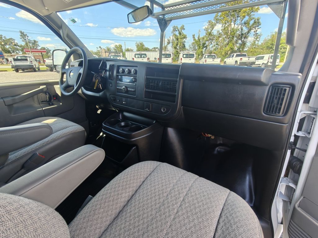 2016 Chevrolet Express Image 23
