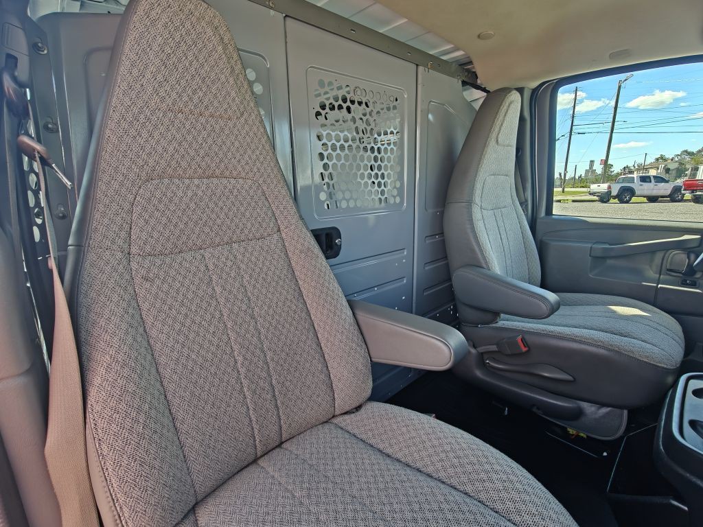 2016 Chevrolet Express Image 24