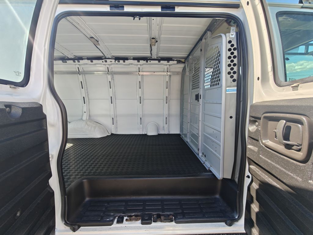 2016 Chevrolet Express Image 25