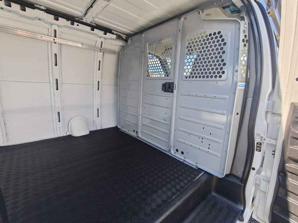 2016 Chevrolet Express Image 26