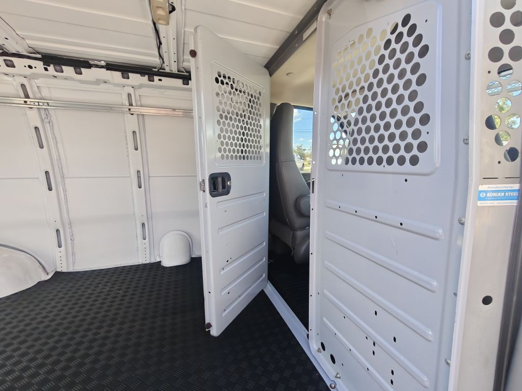 2016 Chevrolet Express Image 27
