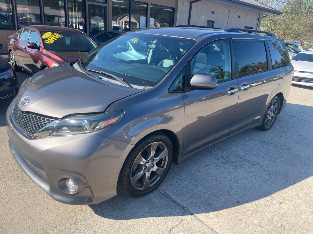 2017 Toyota Sienna Image 1