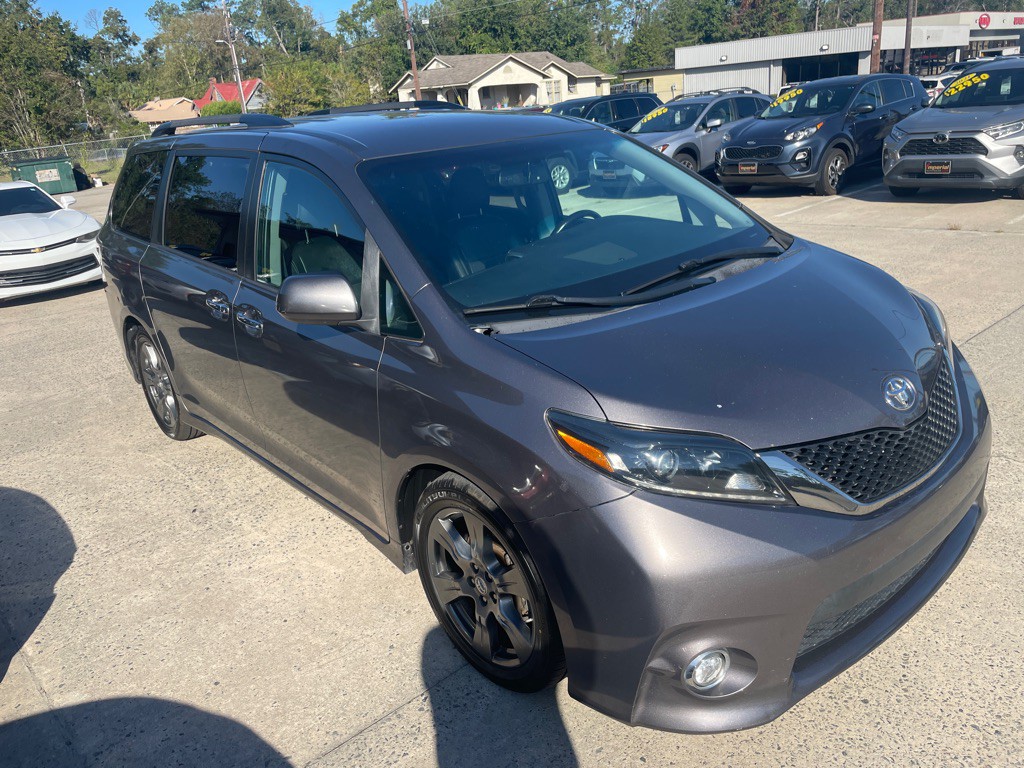 2017 Toyota Sienna Image 4