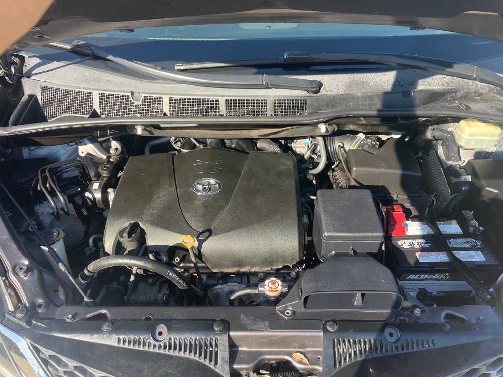 2017 Toyota Sienna Image 11