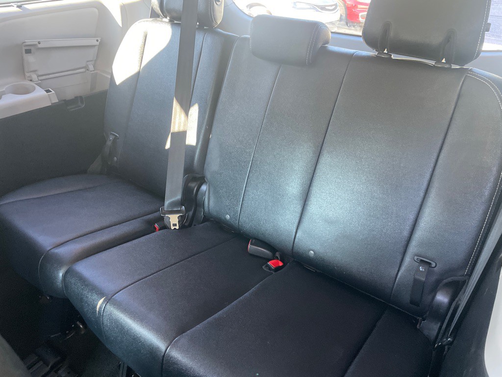 2017 Toyota Sienna Image 14