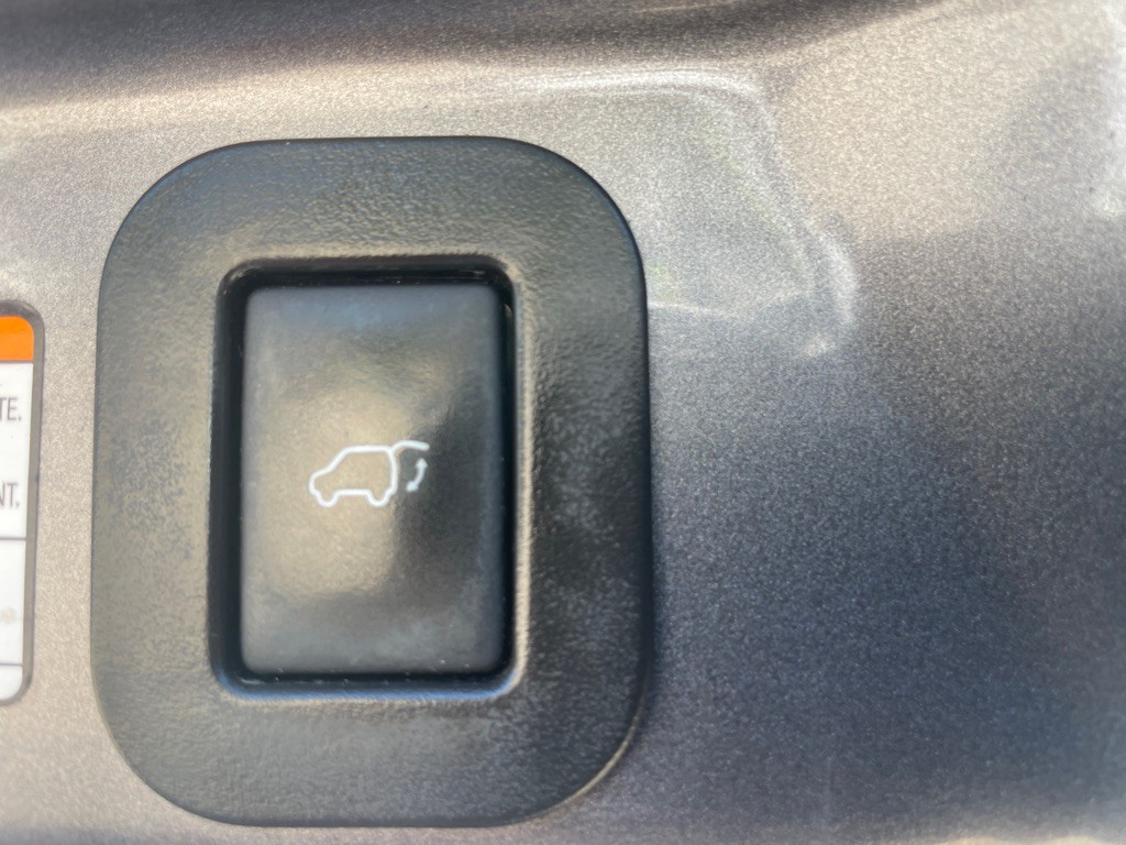 2017 Toyota Sienna Image 17