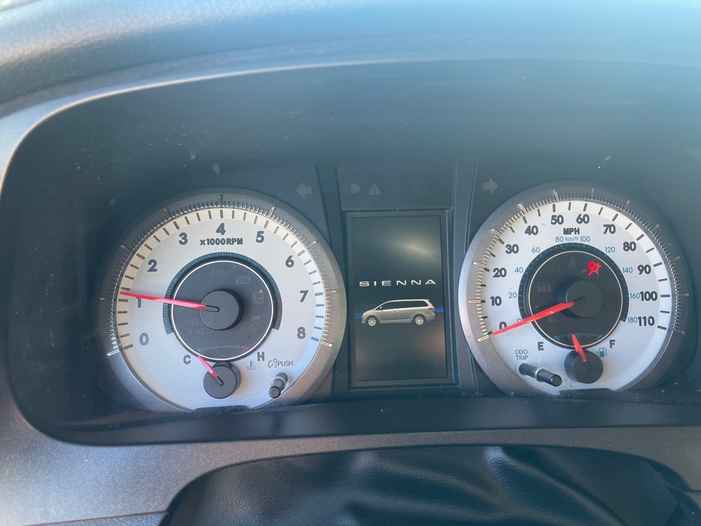 2017 Toyota Sienna Image 21