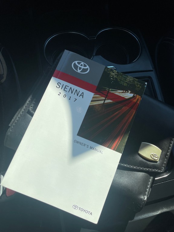 2017 Toyota Sienna Image 28