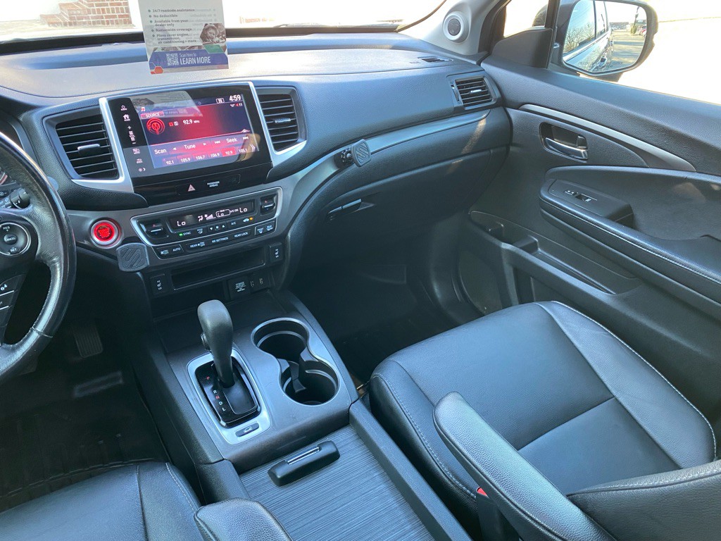 2017 Honda Pilot Image 16