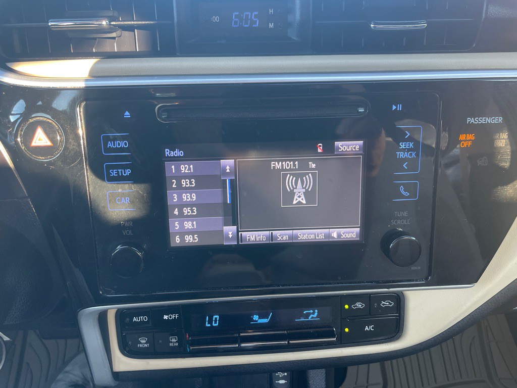 2017 Toyota Corolla Image 18