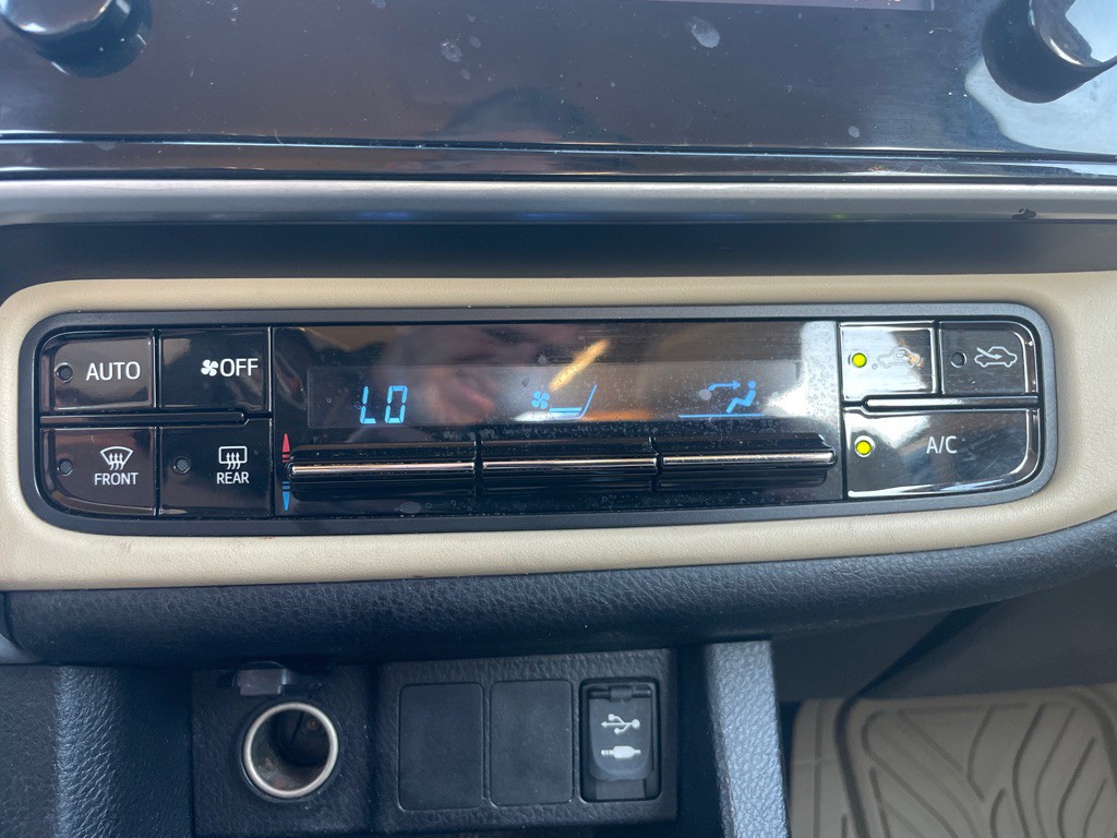 2017 Toyota Corolla Image 19