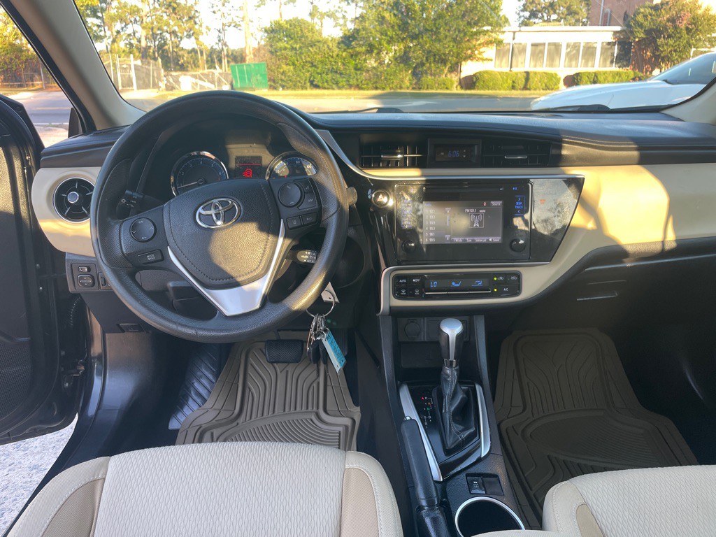 2017 Toyota Corolla Image 20