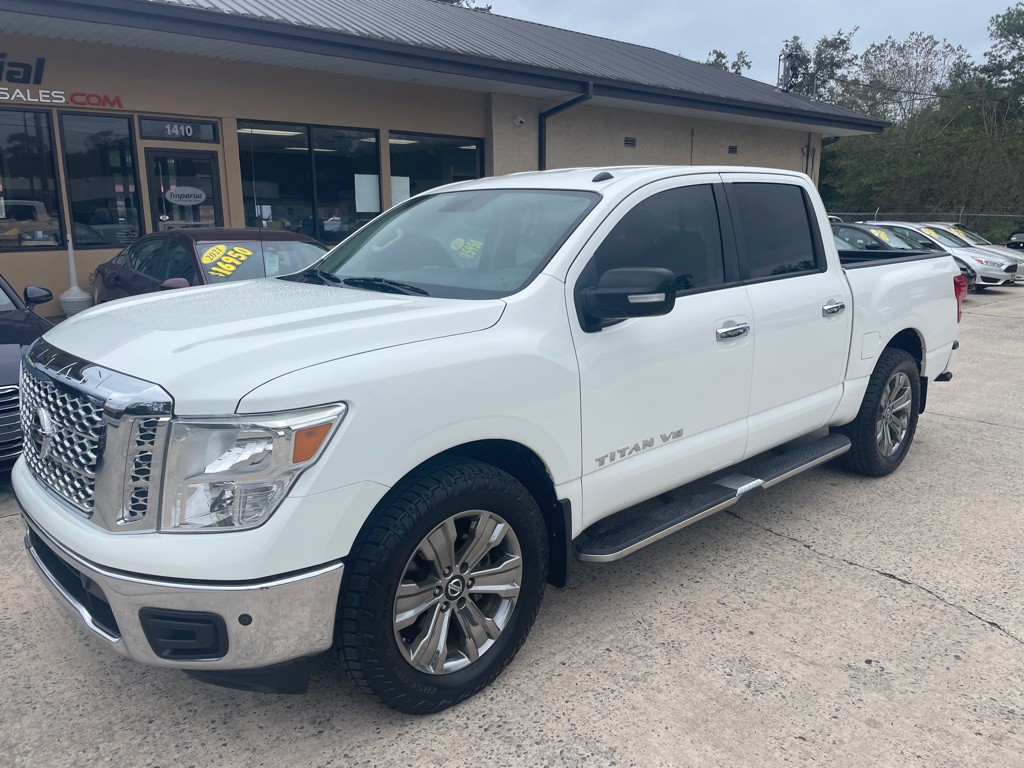 2019 Nissan Titan Image 1