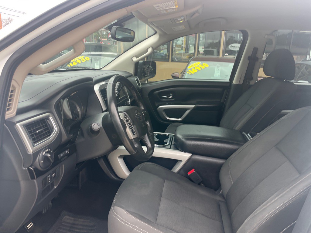 2019 Nissan Titan Image 16