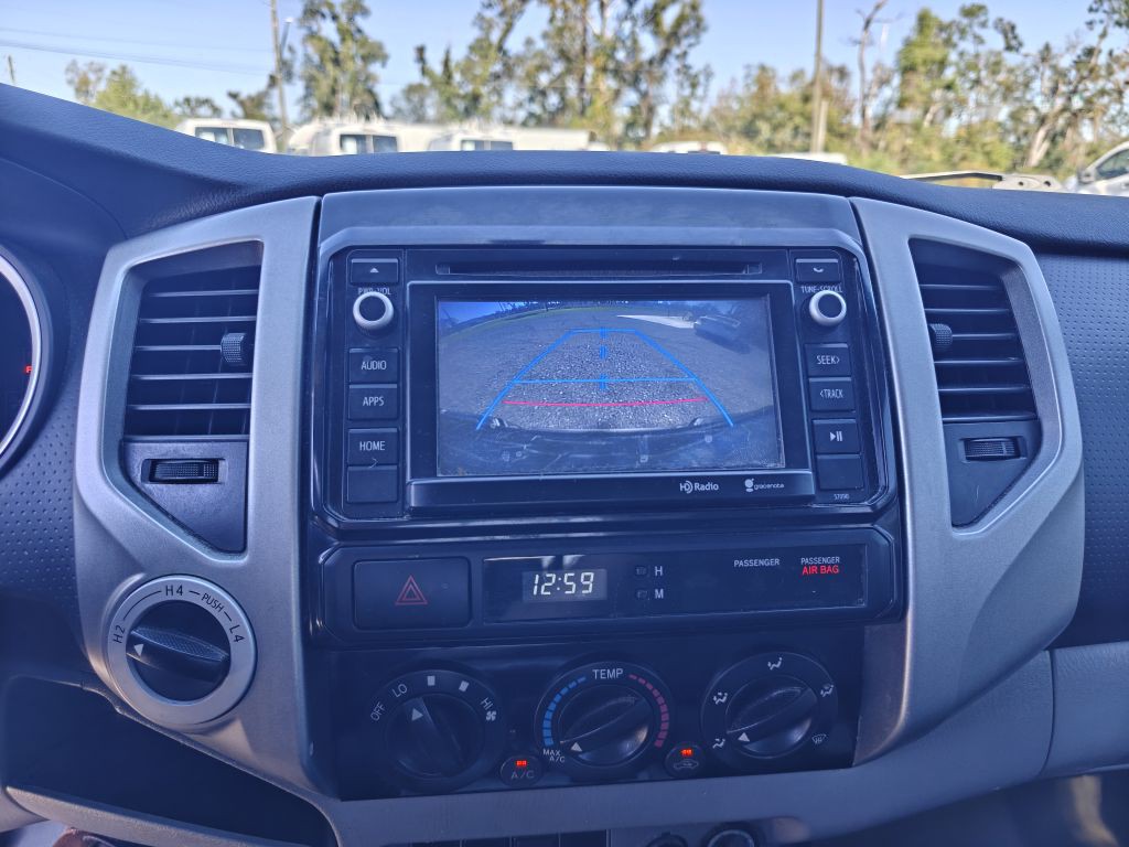 2014 Toyota Tacoma Image 24