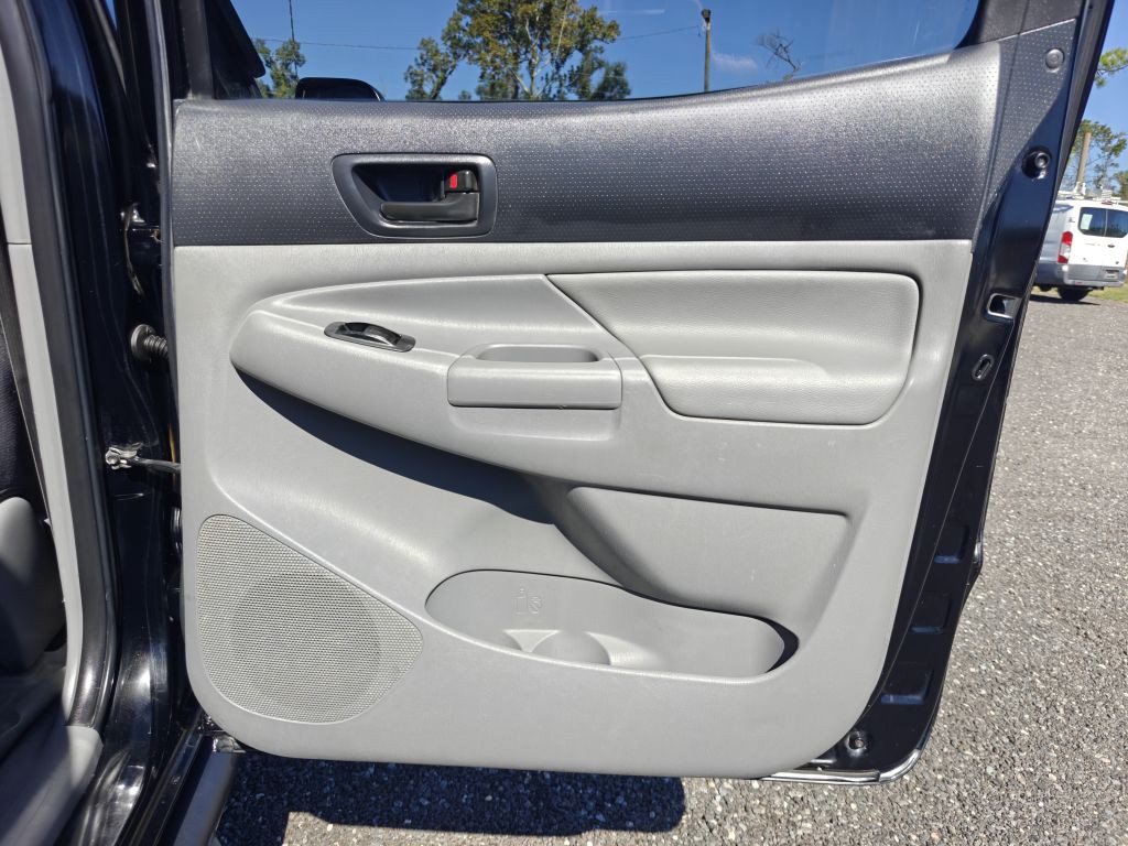 2014 Toyota Tacoma Image 30