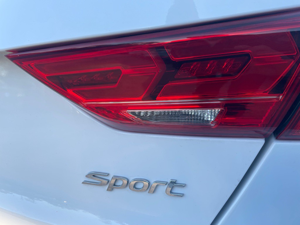 2017 Hyundai Elantra Image 7