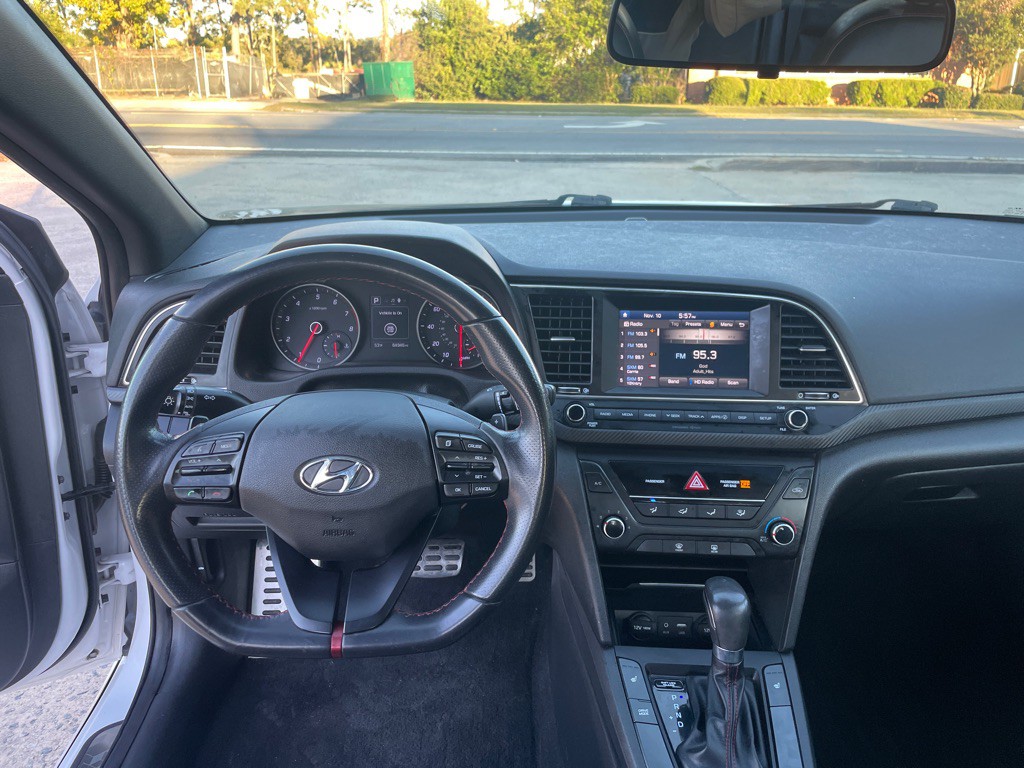 2017 Hyundai Elantra Image 26