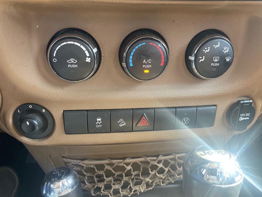 2014 Jeep Wrangler Image 18