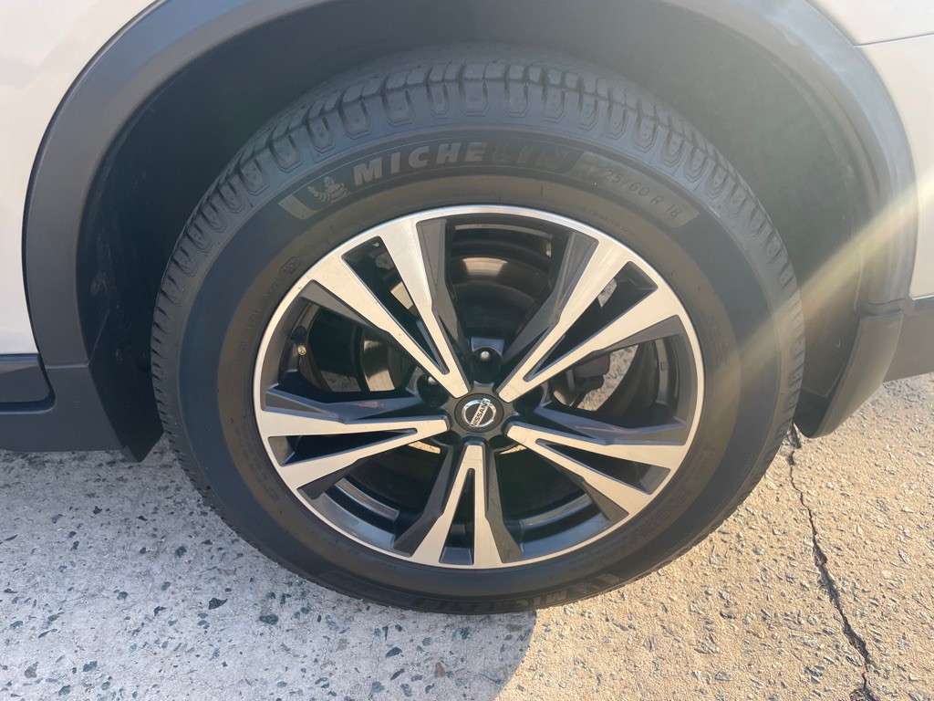 2017 Nissan Rogue Image 10