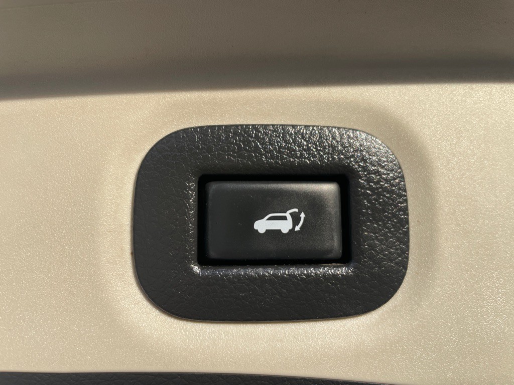 2017 Nissan Rogue Image 16