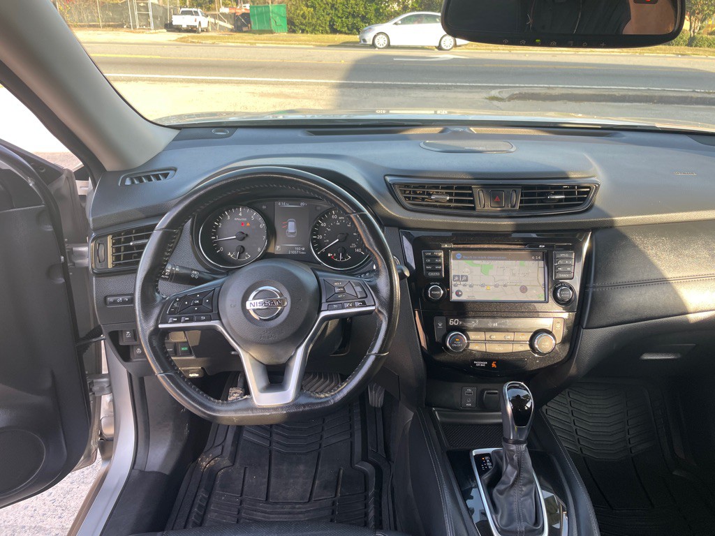 2017 Nissan Rogue Image 32