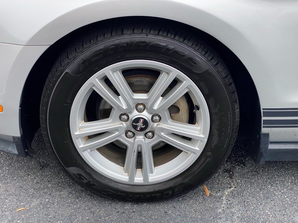 2010 Ford Mustang Image 8