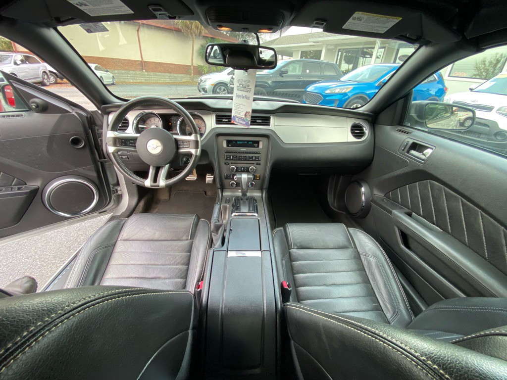 2010 Ford Mustang Image 10