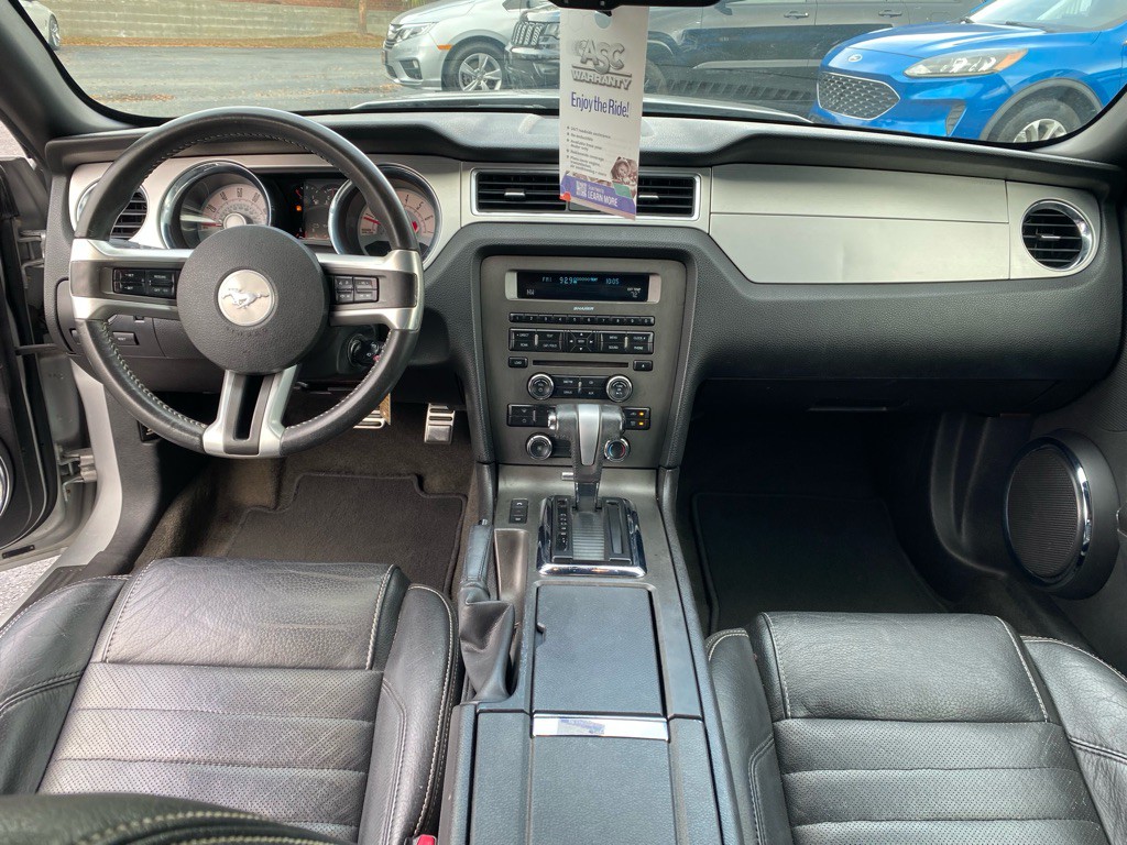 2010 Ford Mustang Image 11