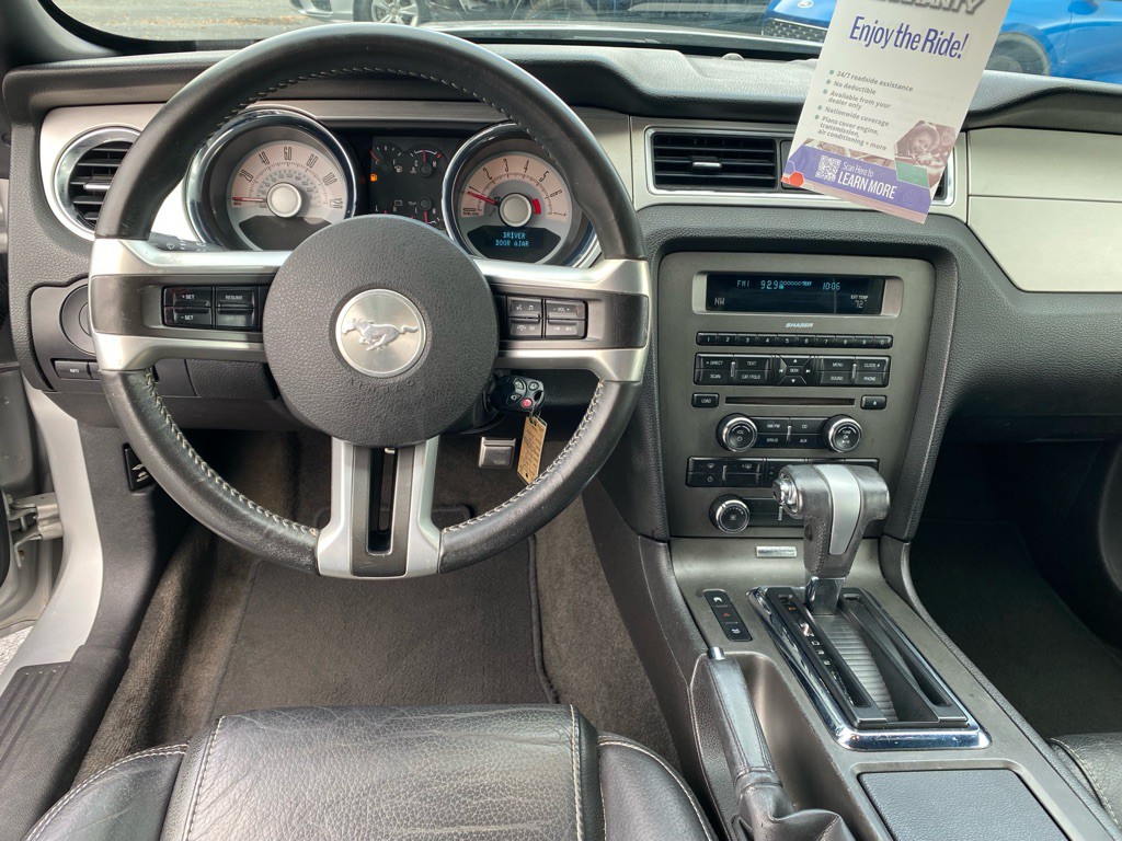 2010 Ford Mustang Image 12