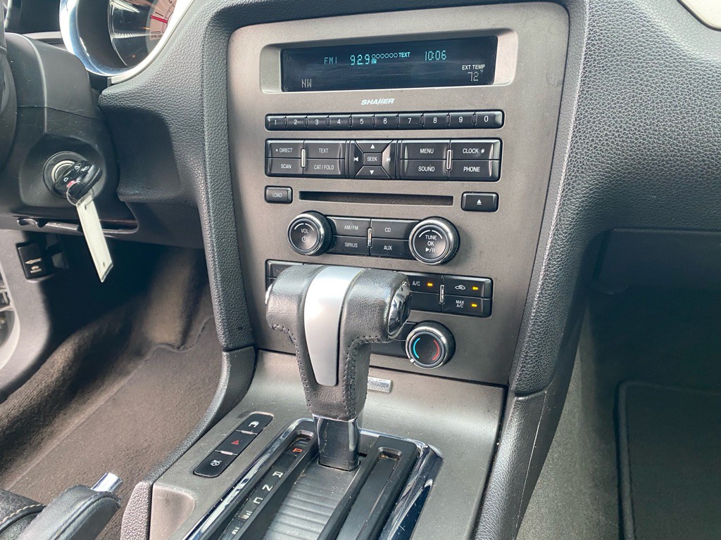 2010 Ford Mustang Image 14