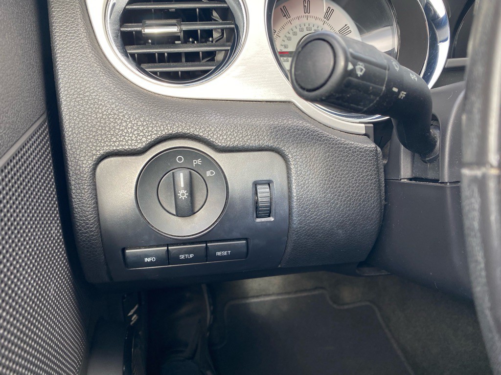 2010 Ford Mustang Image 19