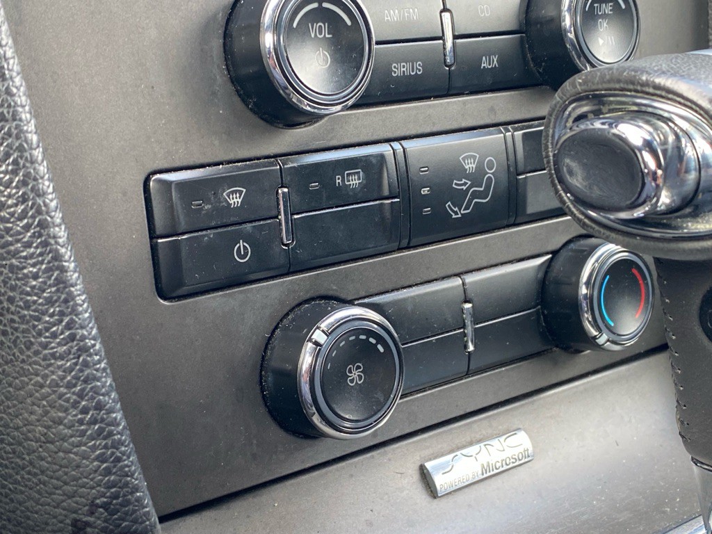 2010 Ford Mustang Image 21