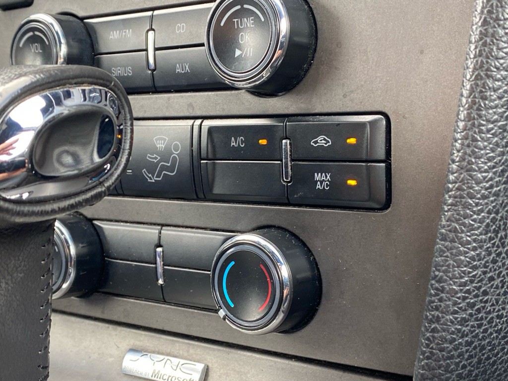 2010 Ford Mustang Image 22