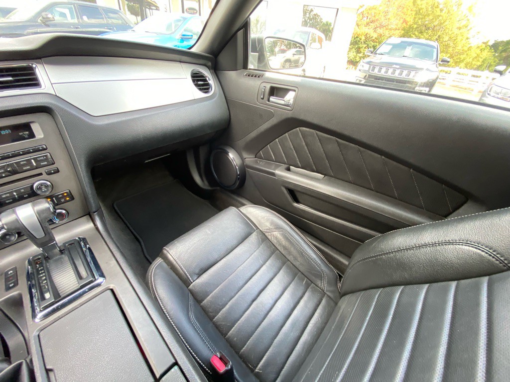 2010 Ford Mustang Image 23