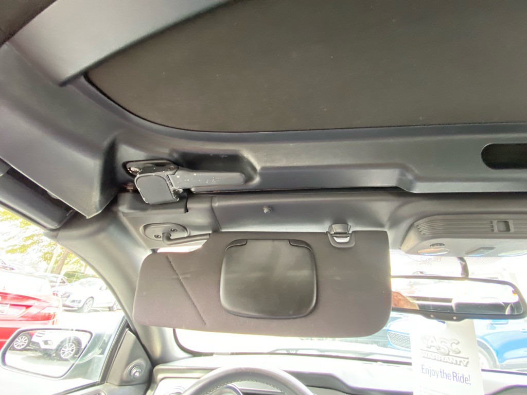 2010 Ford Mustang Image 25