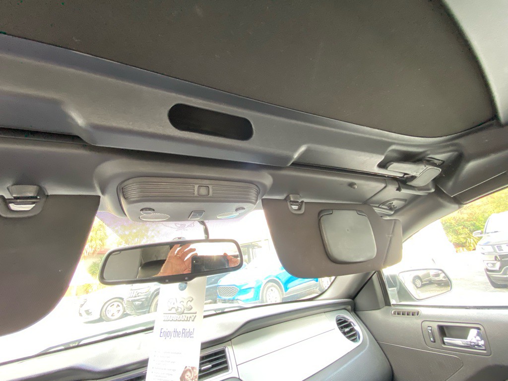 2010 Ford Mustang Image 26