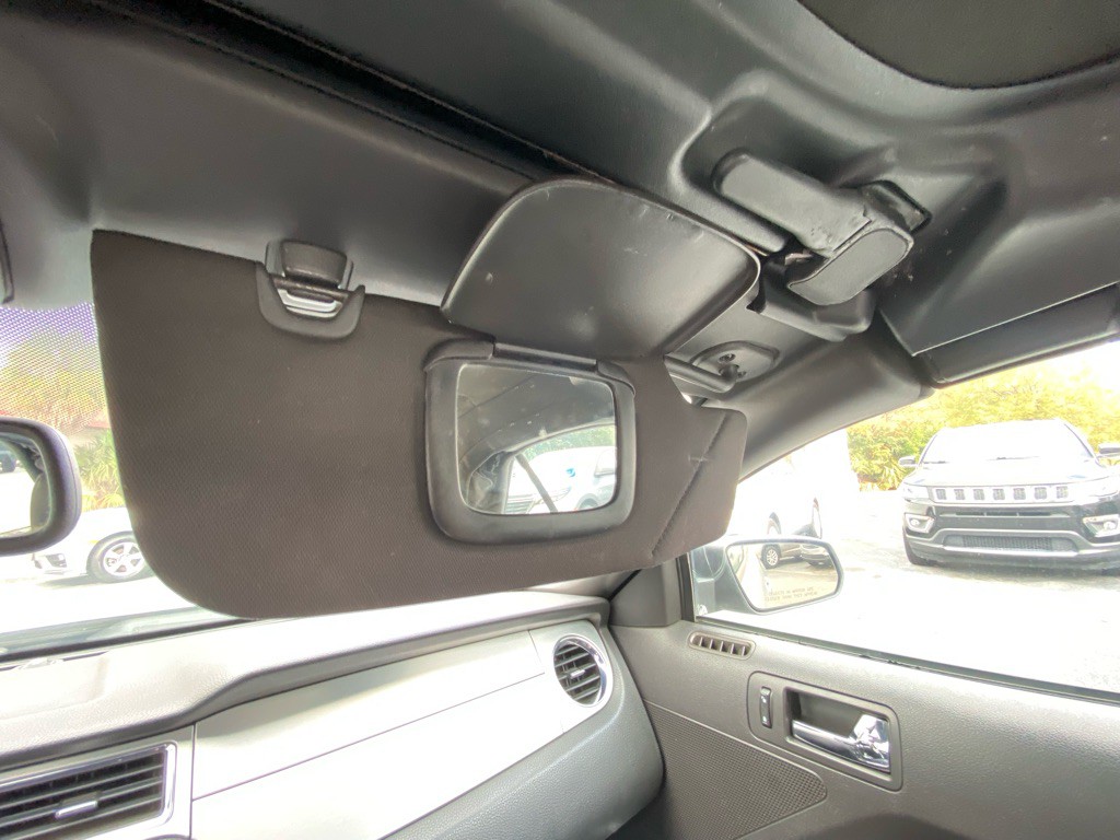 2010 Ford Mustang Image 27