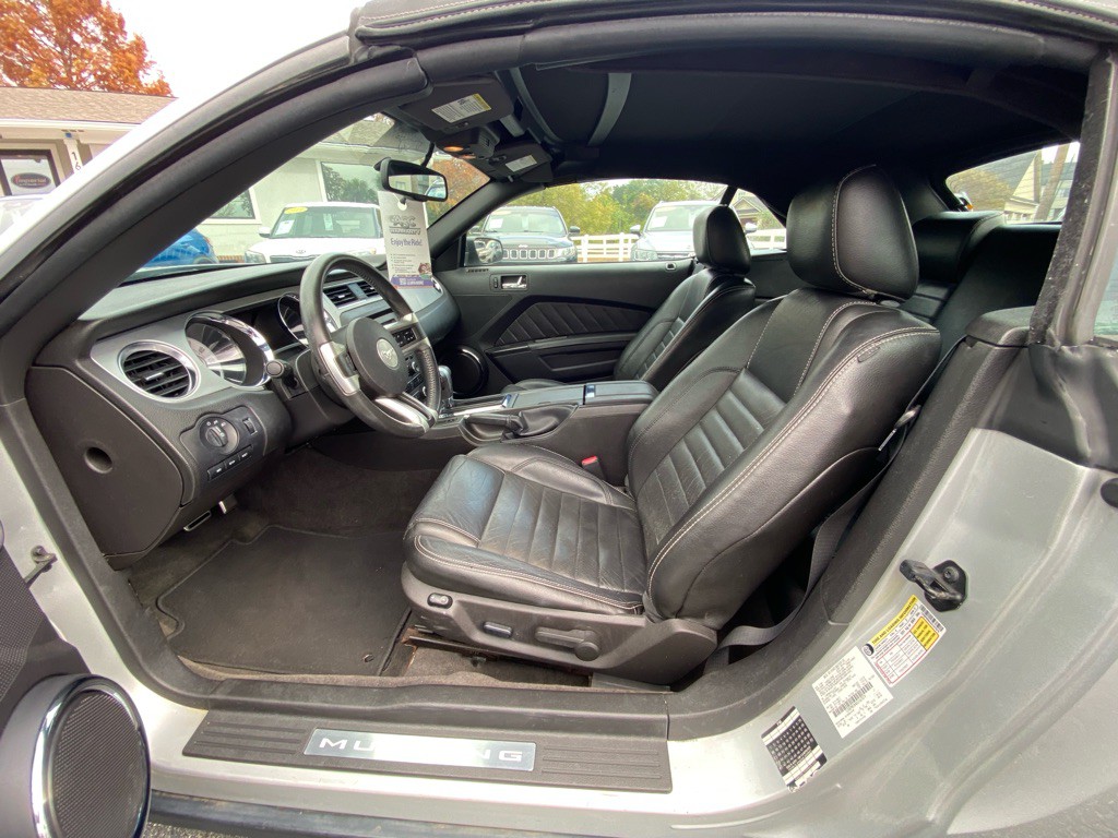 2010 Ford Mustang Image 29