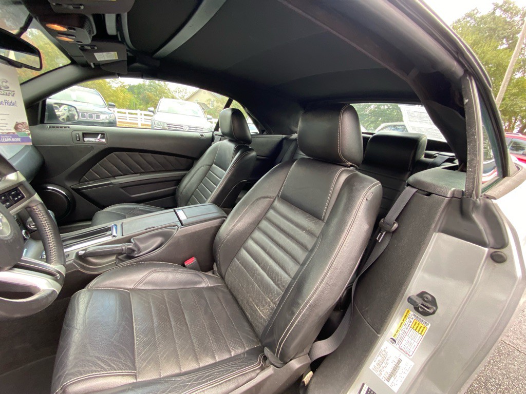 2010 Ford Mustang Image 30