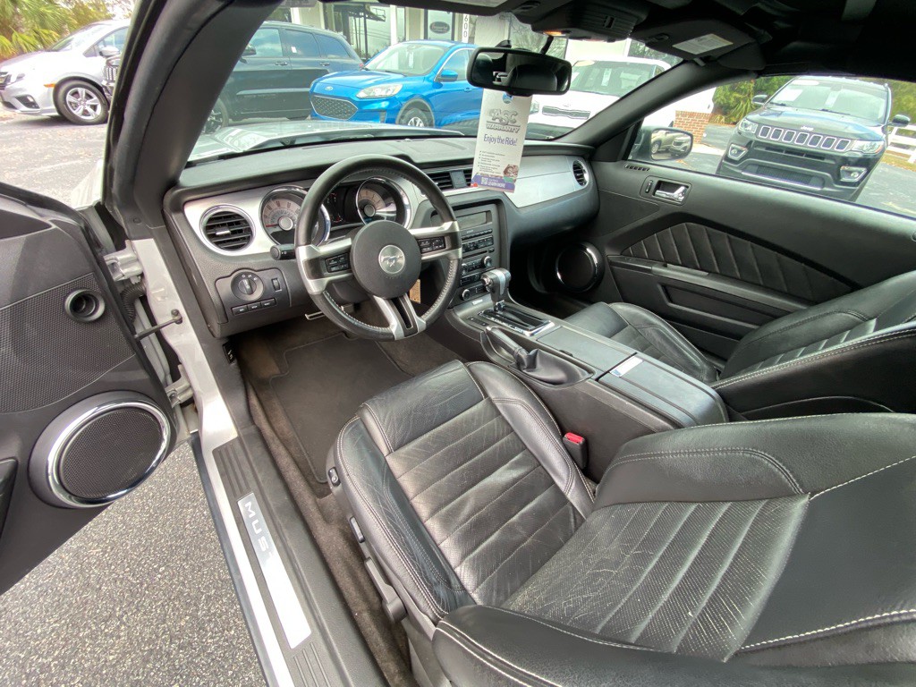 2010 Ford Mustang Image 31