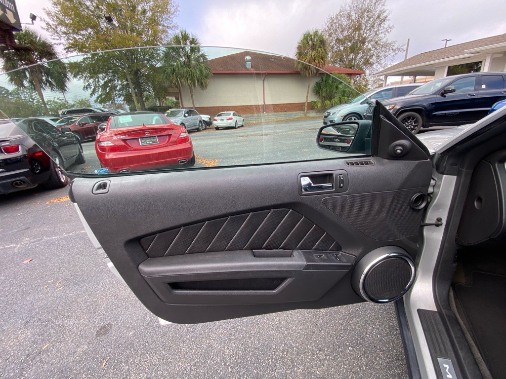 2010 Ford Mustang Image 34