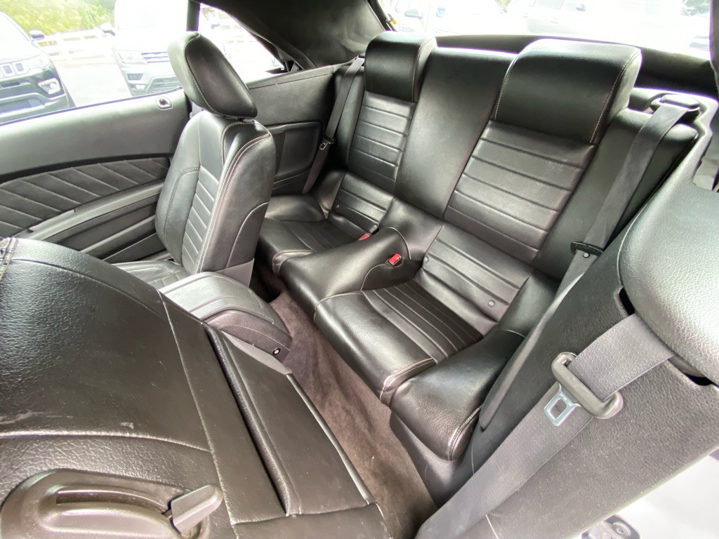 2010 Ford Mustang Image 35