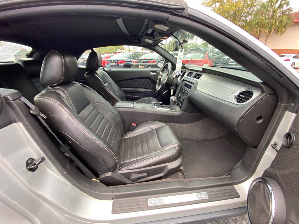 2010 Ford Mustang Image 36