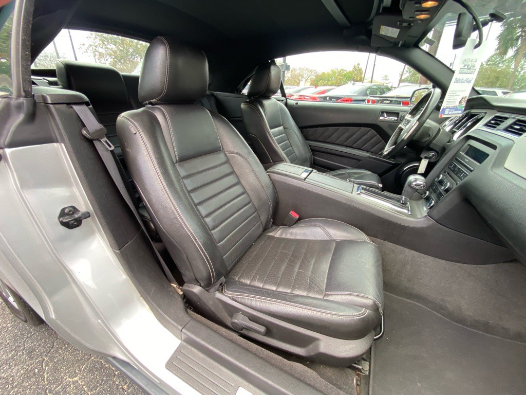 2010 Ford Mustang Image 37