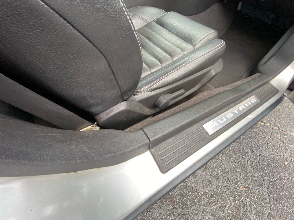 2010 Ford Mustang Image 39