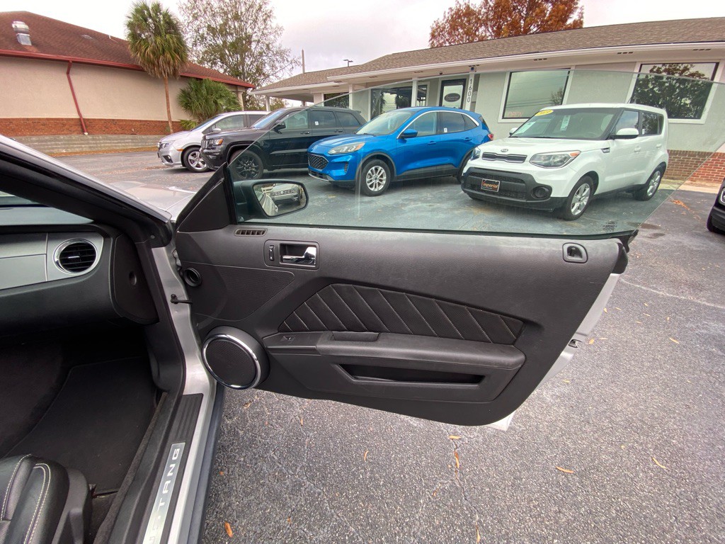 2010 Ford Mustang Image 40