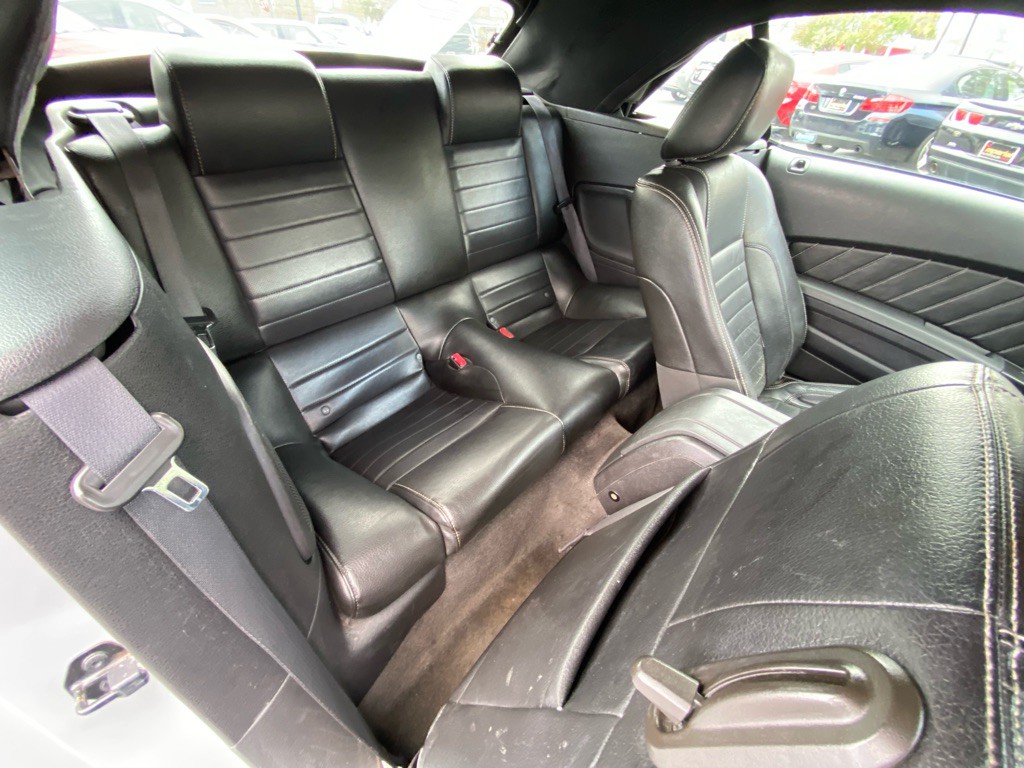 2010 Ford Mustang Image 41