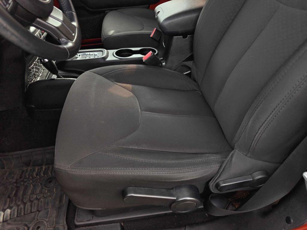 2014 Jeep Wrangler Image 8