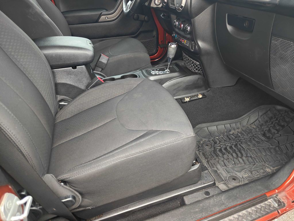 2014 Jeep Wrangler Image 19
